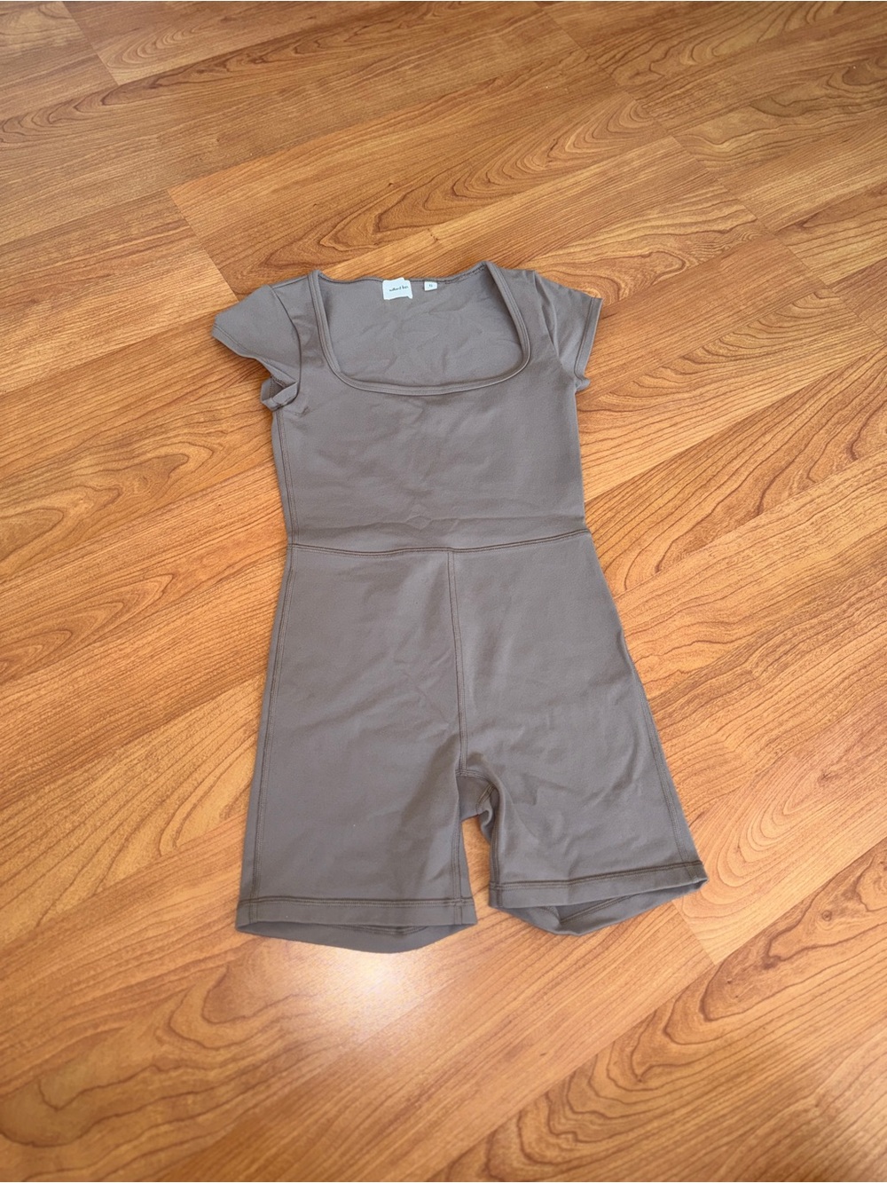 Aritzia Wilfred Theodora Short Sleeve Romper in black